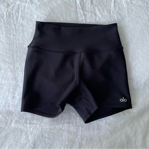 alo airlift 3" shorts